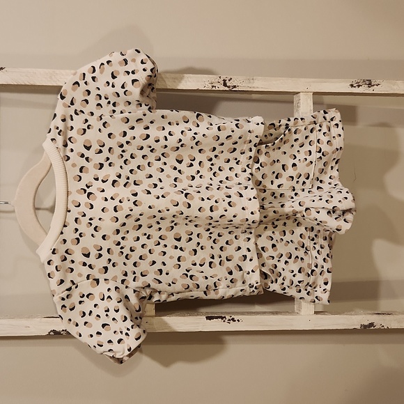 Jessica Simpson Matching Cheetah Print Short Sleeve and Shorts Outfit 12 Months - Picture 1 of 7